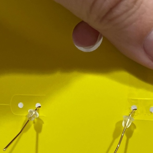 Kendra Scott Serena Drop Earrings - Picture 3 of 3